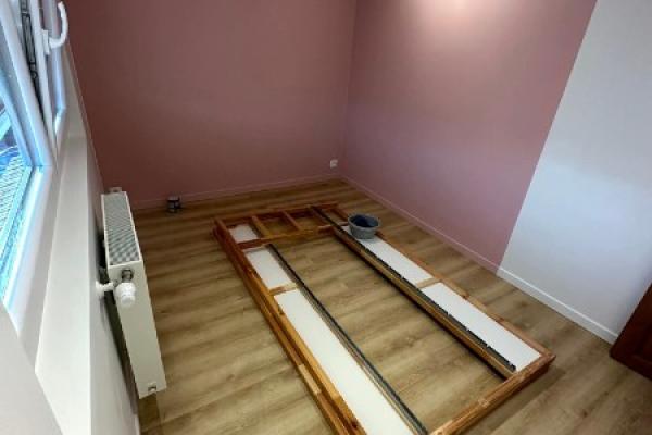 Remise a neuf de cette chambre de petite fille 