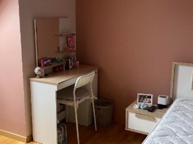 Rafraichissement de cette chambre de jeune adolescente repeint a son gouts 