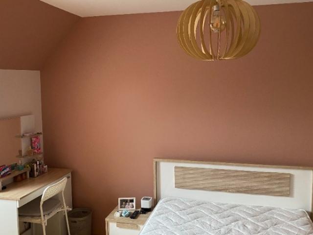 Rafraichissement de cette chambre de jeune adolescente repeint a son gouts 